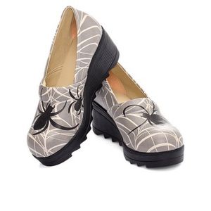 Cella-Spider Clog-gray/black spider design-Fun unique and comfortable- sz 37 NEW